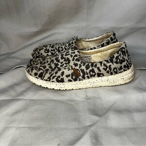 Hey Dude Misty Woven Cheetah Grey Slip On Shoes Women’s Size 6 Comfort